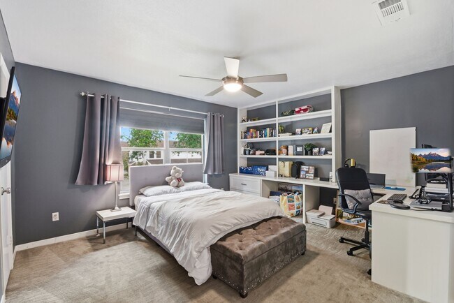 Building Photo - 1011 Fountain View Dr