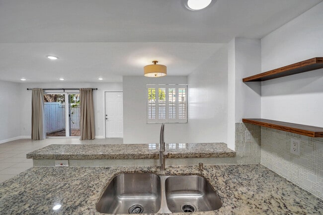 Building Photo - 4550 SW 68th Ct