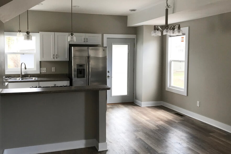 Kitchen - 206 N Hickory St