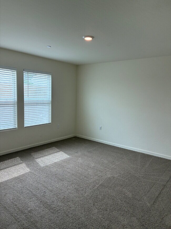 Building Photo - Modern Convenience and Luxury!! Move In Ready with Full Appliance Package!