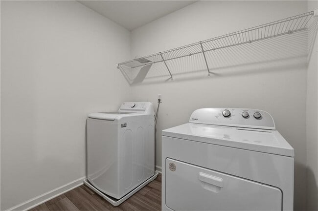 Building Photo - 166 Verona Dr NW