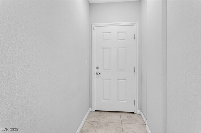 Building Photo - 9404 Sand Tiger Ave