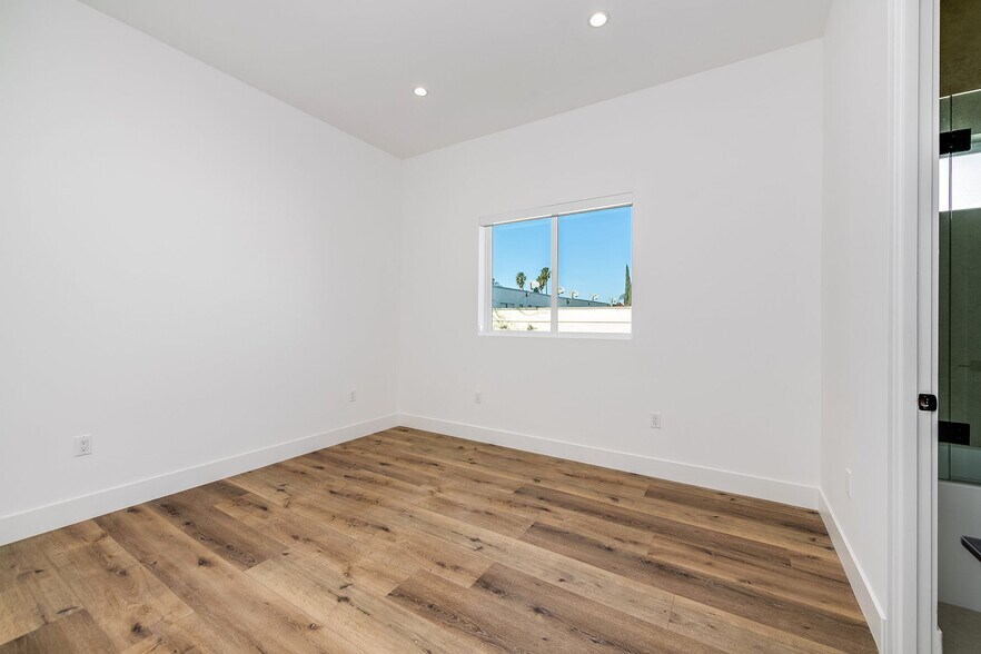 Building Photo - 5044 Laurel Canyon Blvd