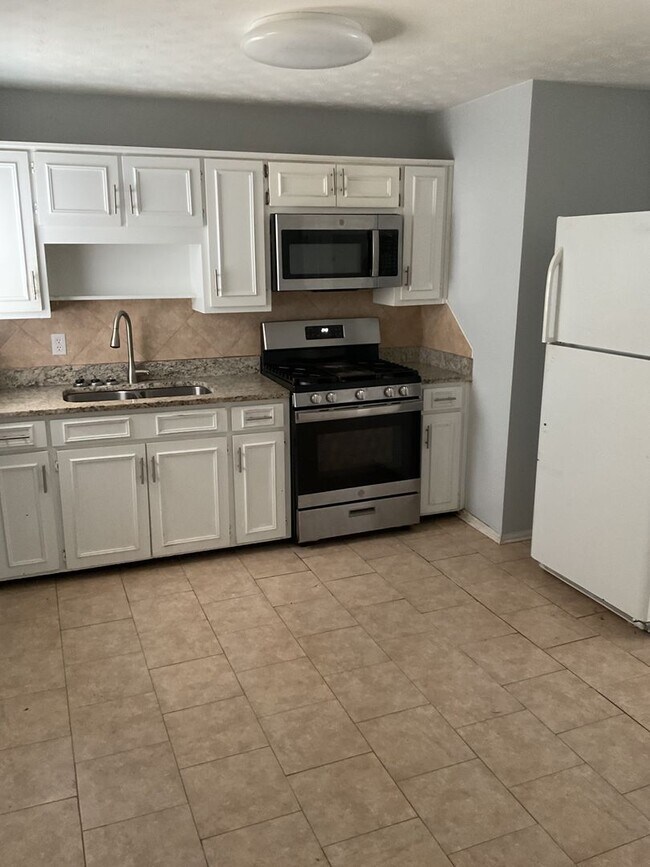 Building Photo - Charming Corner-Lot Rental in Vista Terrace!