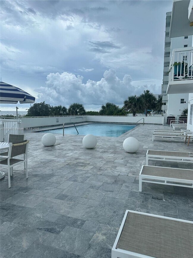 Building Photo - 401 Ocean Dr