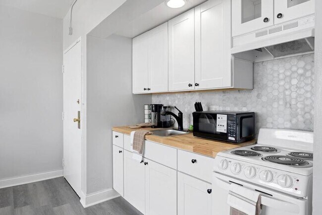 Building Photo - 311 W Ashley St