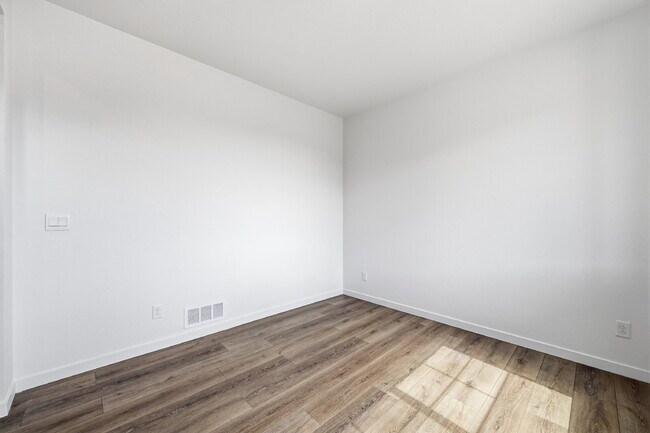 Building Photo - $2,695.95- 3 bed, 2.5 bath Home in Monument with Central AC and 2 Car Garage!