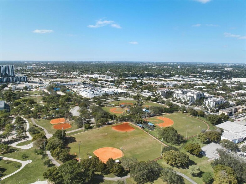 Building Photo - 1709 NE 8th St