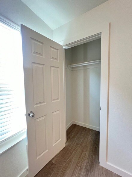 Building Photo - 520 NW 68th Ave