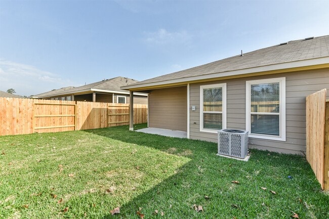 Building Photo - 9800 Grosbeak Ln