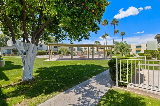 Building Photo - 4610 N 68th St