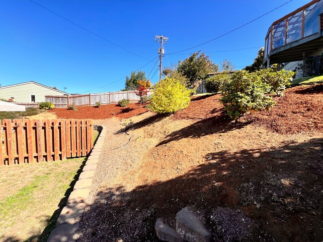 Building Photo - 0407 - Telegraph Duplex