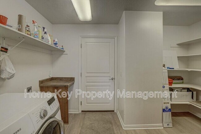 Building Photo - 259 S 300 W