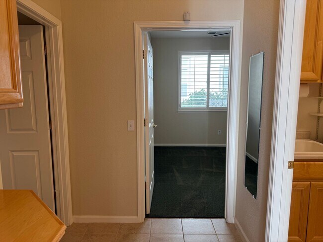 Building Photo - Summerset Living- with a Bonus Room