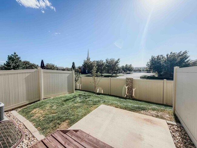 Building Photo - 3731 N Prairie Grass Dr