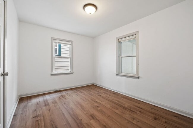 Building Photo - Recently Updated 3 Bedroom Cape Cod Home In Brookline.  Available Immediately.