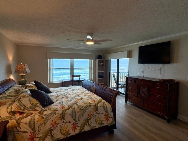 Building Photo - Direct Oceanfront 2/2 Condo in Stuart!