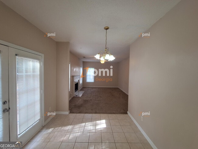 Building Photo - 1311 Vine Cir