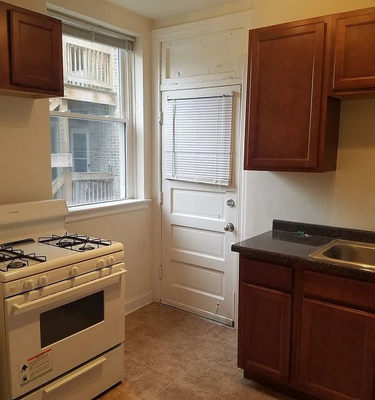 Building Photo - 2006 W Jarvis Ave