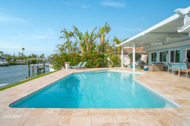 Building Photo - 2910 Alton Dr