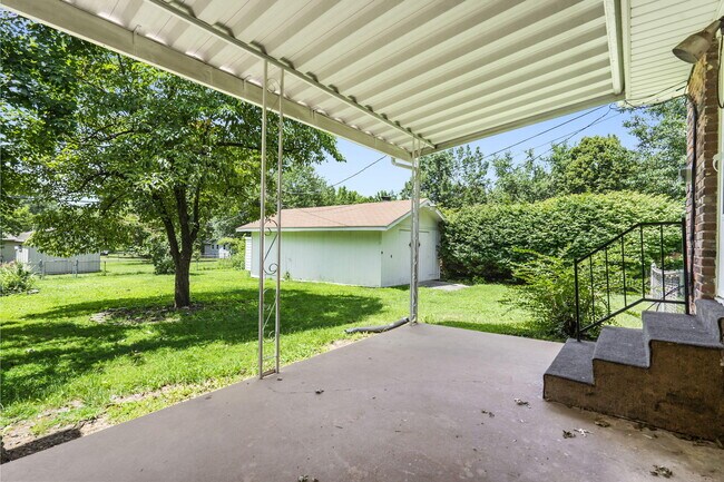 Building Photo - 4267 S Ridgecrest Dr