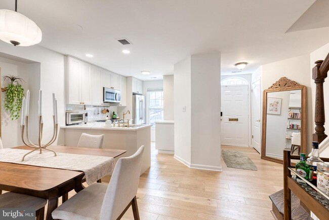 Building Photo - 1928 Aliceanna St