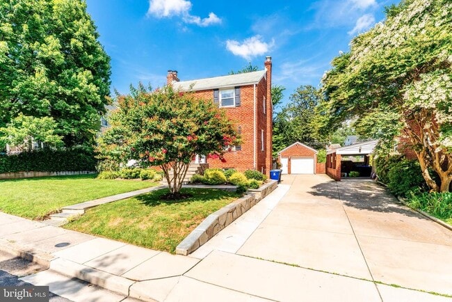Building Photo - 1709 Patrick Henry Dr