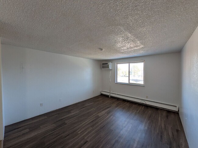 Building Photo - 2 Bed 2 Bath Condo Available NOW!