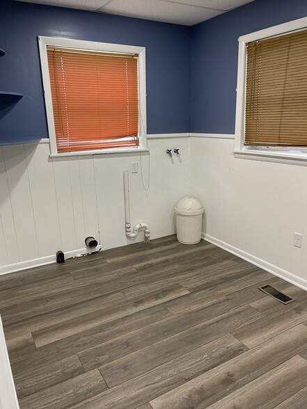 Laundry room - 1157 Monroe Ave