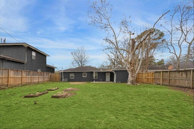 Building Photo - 6530 Sivley St