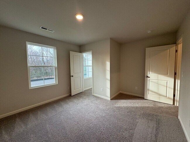 Building Photo - Newer 4BR 2.5BA Home!