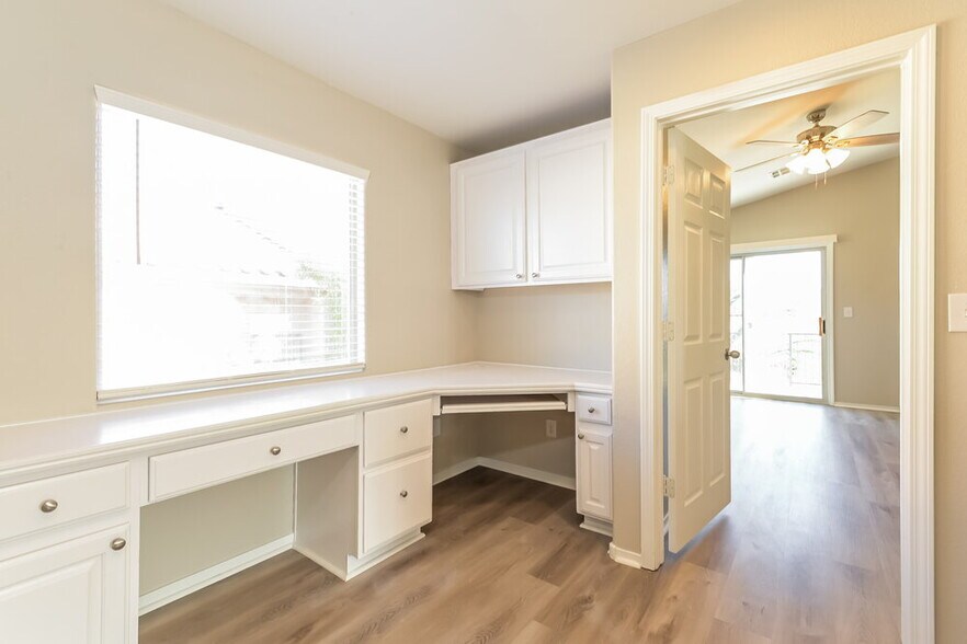 Building Photo - 500 Blushing Maple St