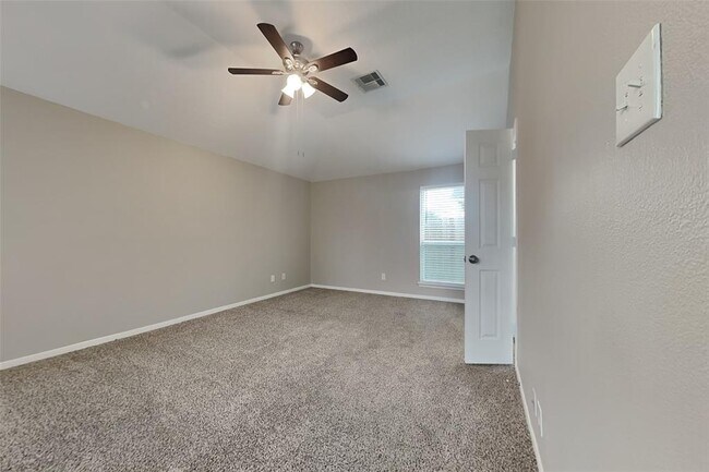 Building Photo - 9915 Tulip St