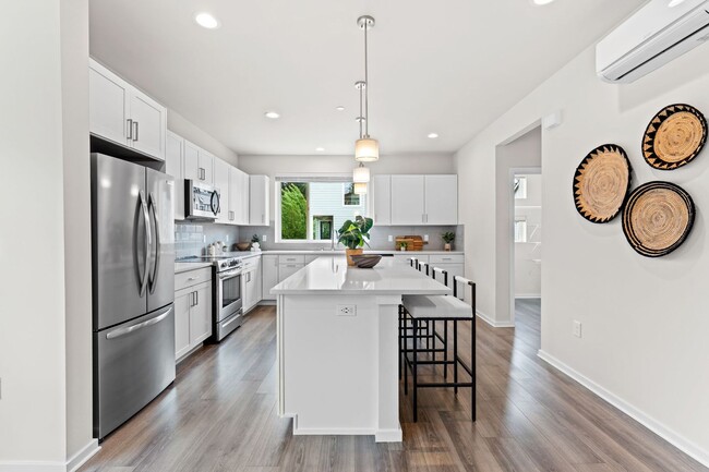 Building Photo - Like-New 4BR Corner Home w/ A/C, 2-Car Garage & Bonus Room