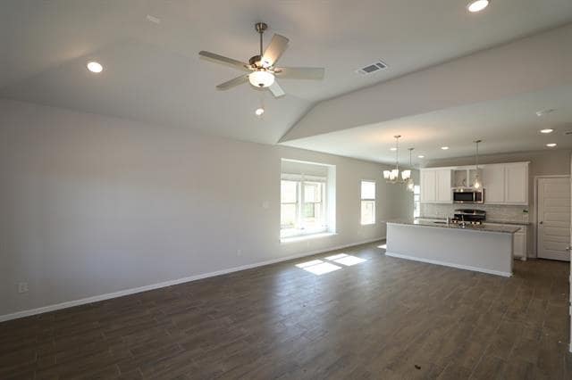 Building Photo - 14057 Earlham St
