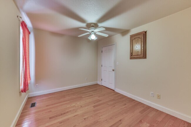 Building Photo - 222 Hulen Ave