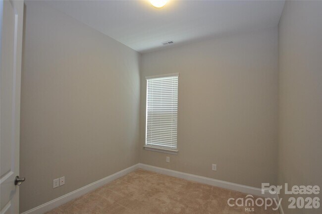 Building Photo - 1004 Sterling Dr