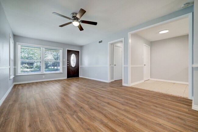 Building Photo - 501 Wilmington Dr