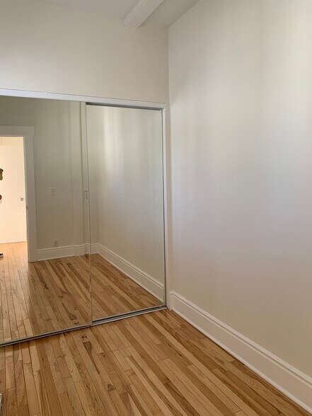 Small bedroom - 704 N Clementine St