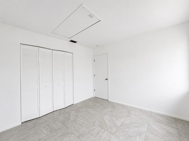 Building Photo - 306 Parkside Dr