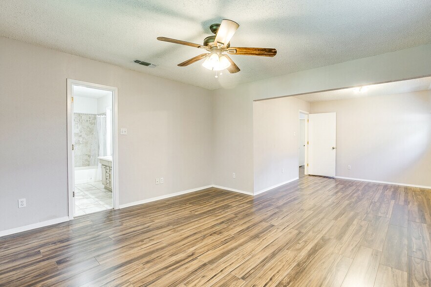 Building Photo - 1104 Sproles Dr