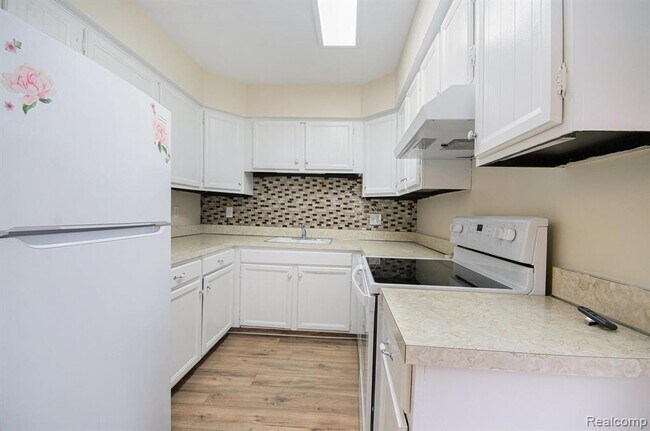 Building Photo - 37313 Clubhouse Dr