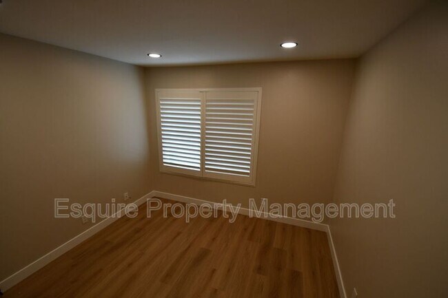 Building Photo - 3621 Miramar Way