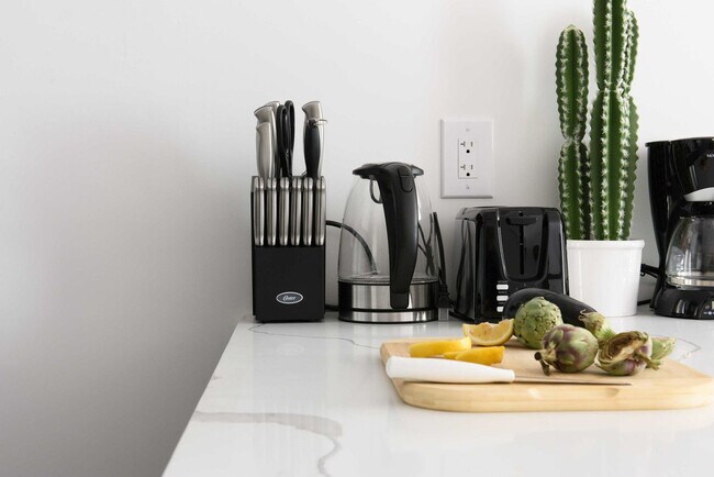 Building Photo - 1597 York Ave