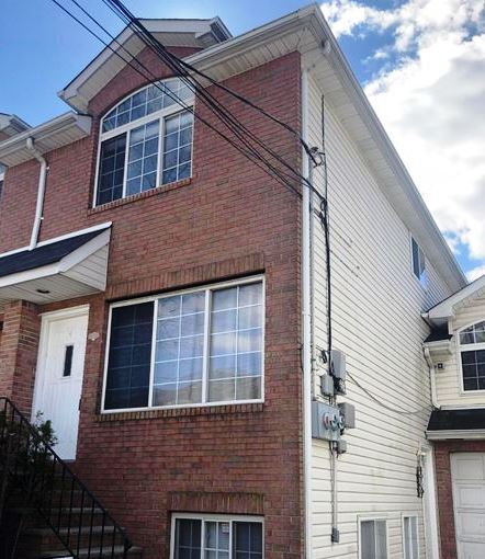 Primary Photo - 14 Pebble Ln