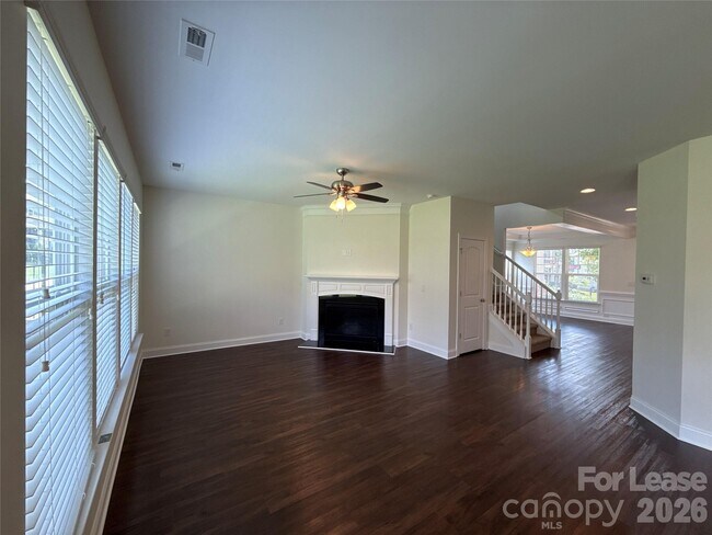 Building Photo - 1019 Dunhill Ln
