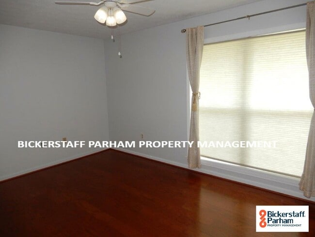 Building Photo - 4 Bedroom 2 Bath Located Off Of Double Chu...