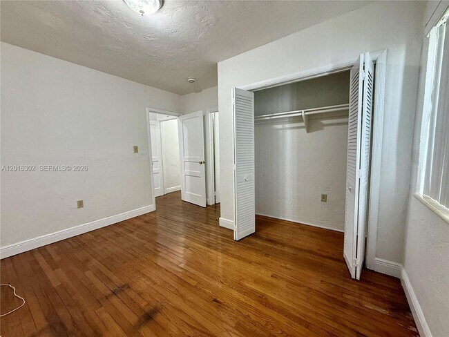 Building Photo - 110 Antilla Ave