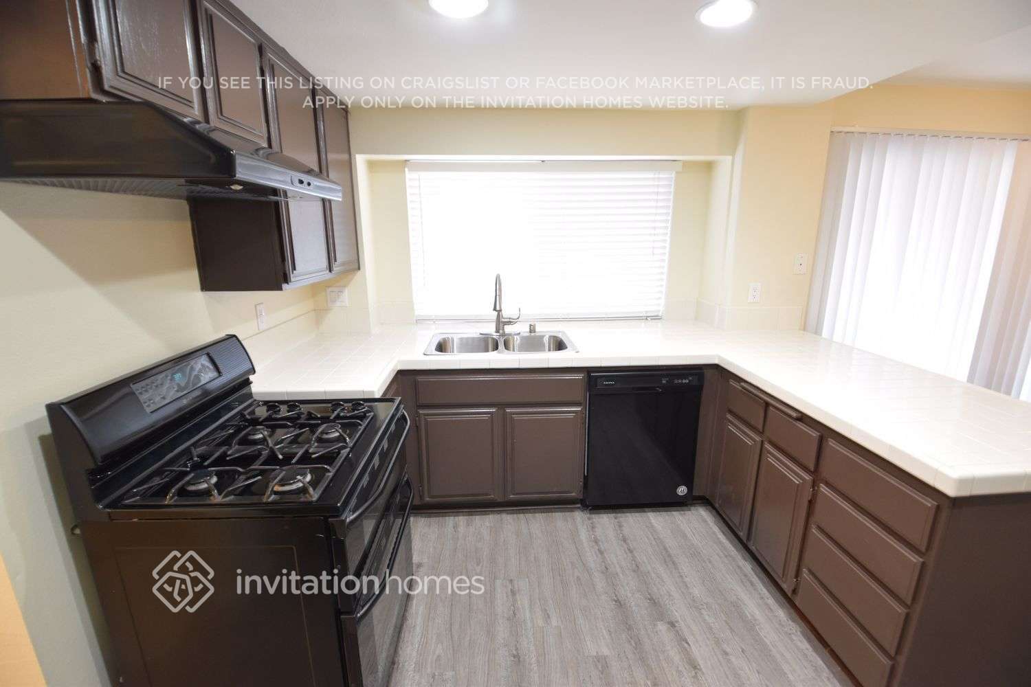 Building Photo - 45613 Clubhouse Dr
