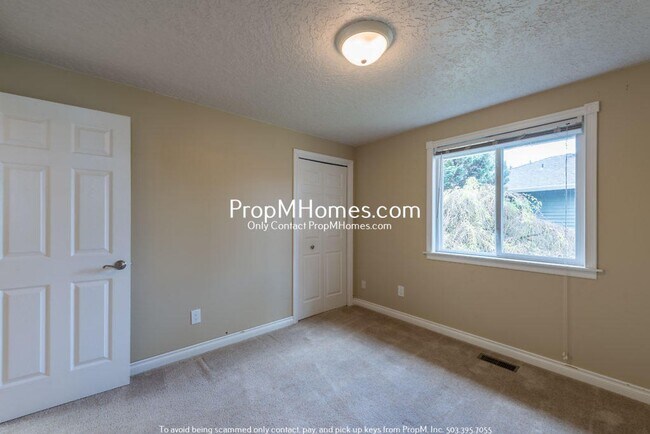 Building Photo - 11881 SE Southern Lites Dr